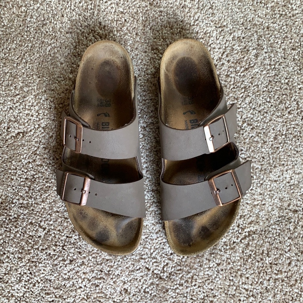 Birkenstock Arizona sandals size 38 (7-7.5)